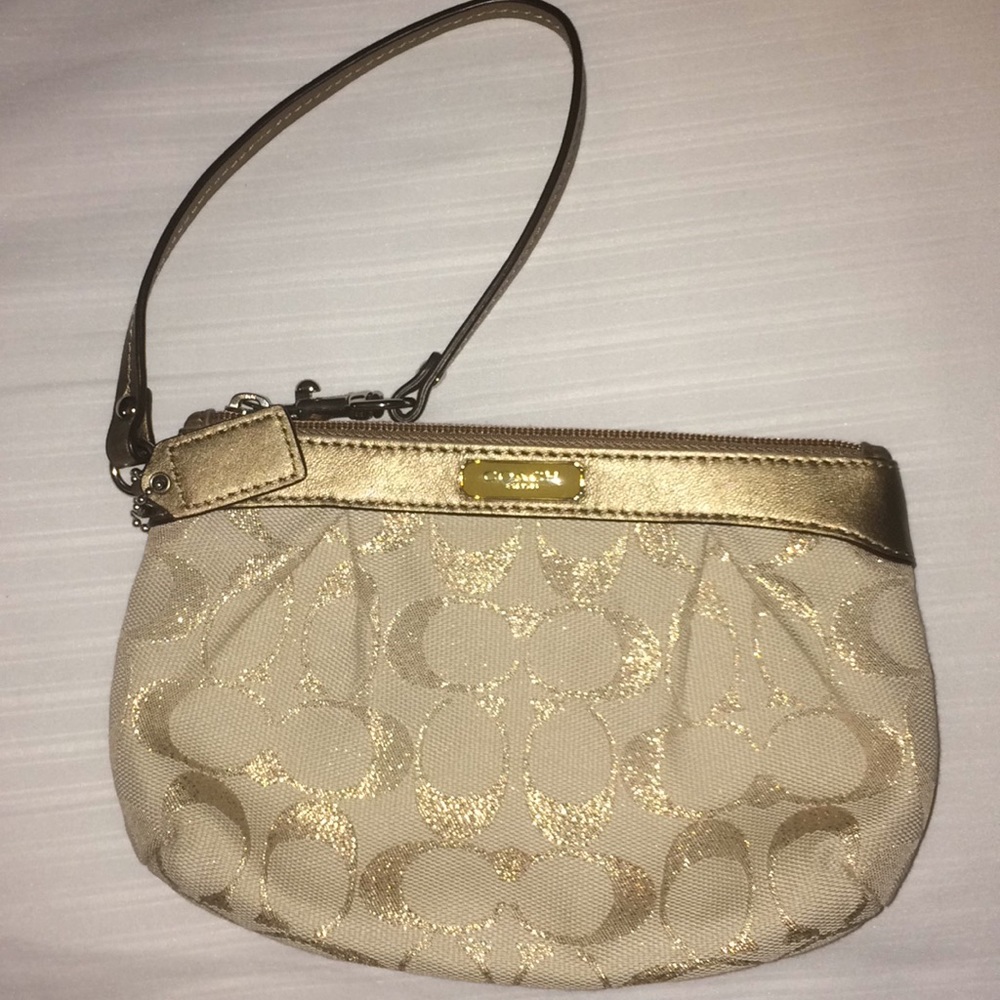 Couch wristlet